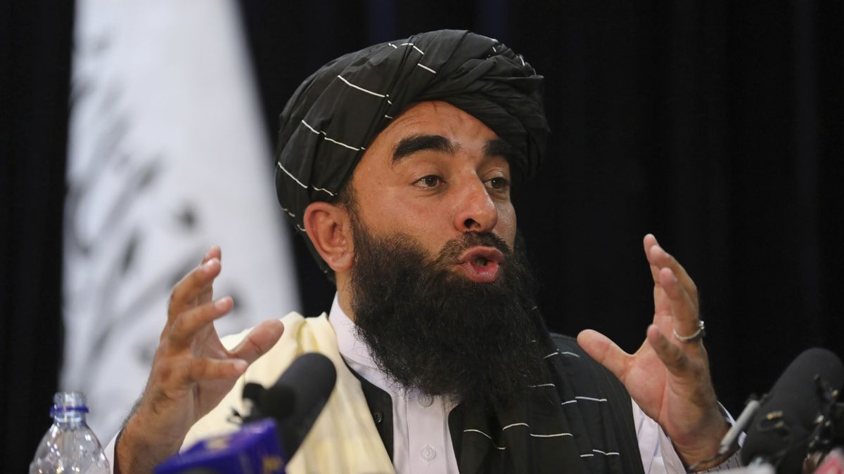 Twitter zrušil Tálibánu účet, jeho mluvčímu ne
